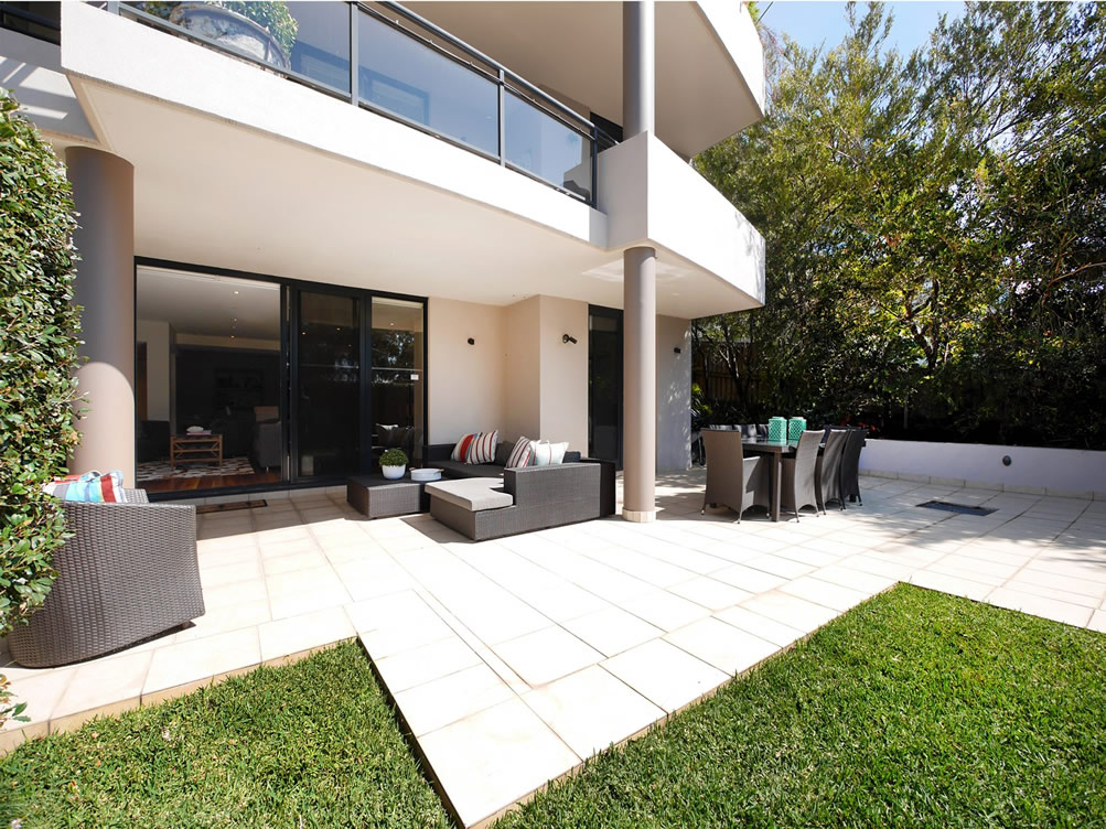 Home Buyer in Bellevue Hill, Sydney - Courtyard