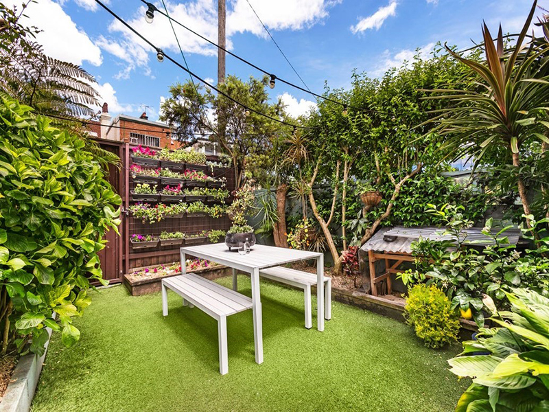 Buyers Agent Purchase in Eastern Suburbs, Sydney - Outside Table