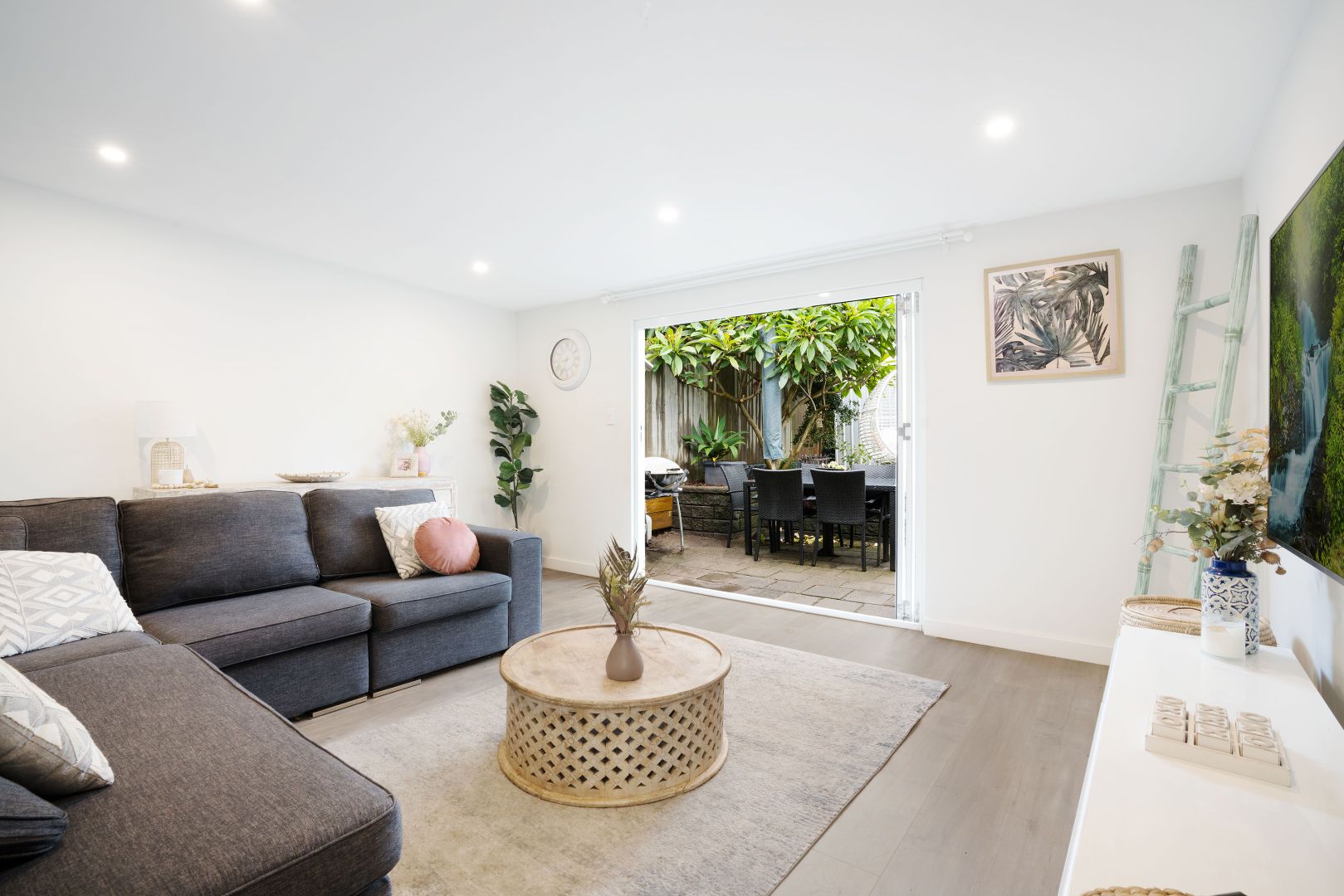 Home Buyer in Sparks St, Eastlakes, Sydney - Living Room