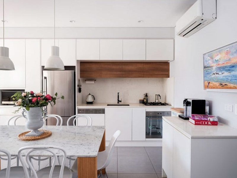 Warehouse Apartment in Bronte, Sydney - Dining and Kitchen